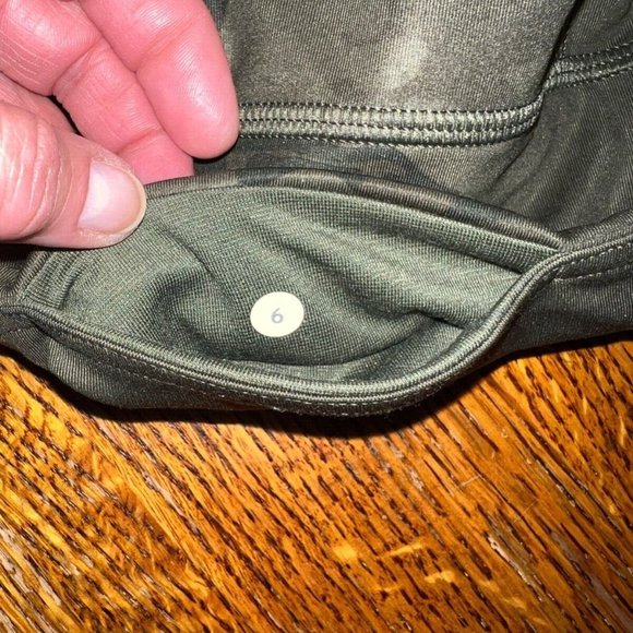 Lululemon Green camo cropped Wunder Under 21" Leggings sz 6 - Picture 5 of 5